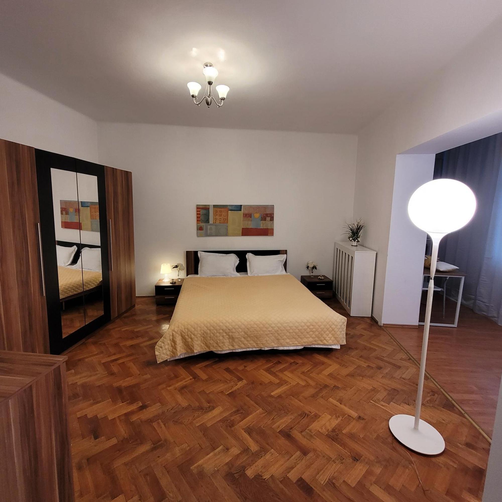 Anastasia Bratianu Apart 24 A Self Check From 2 Pm Bucharest Bilik gambar