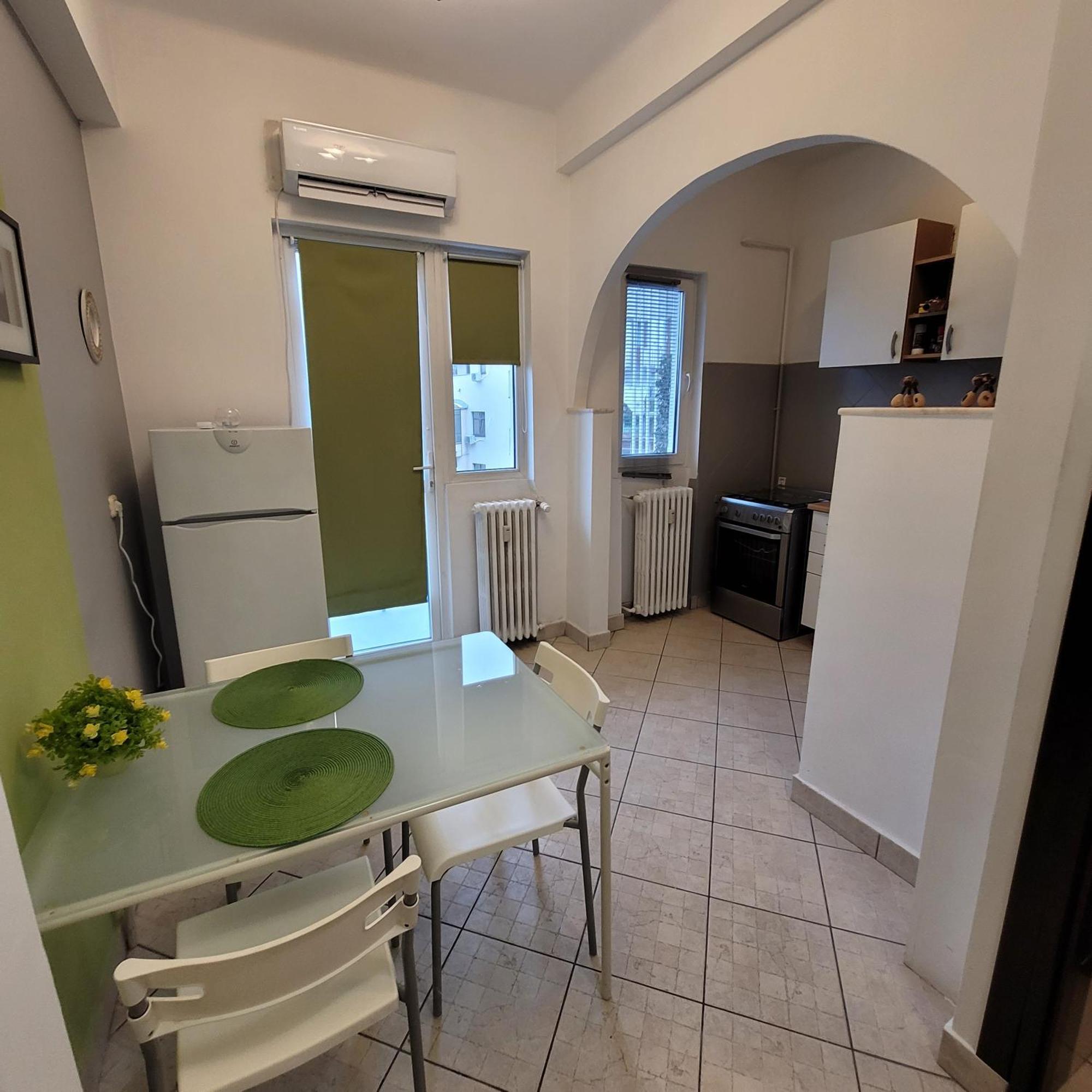 Anastasia Bratianu Apart 24 A Self Check From 2 Pm Bucharest Bilik gambar